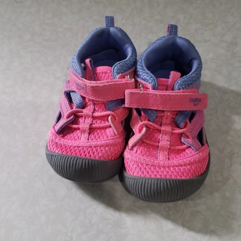 Osh Kosh punk and‎ Blue Water Shoes Size 5